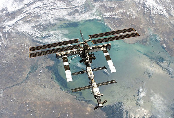 ISS_Aug2005.jpg: 800x541, 124k (2009-02-13 12:30)